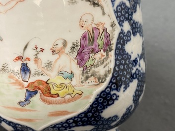 Twee Chinese famille rose pullen met mandarijns decor, Qianlong
